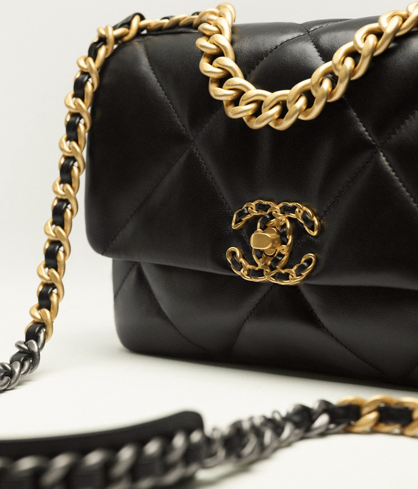 Handtasche – Glänzendes Lammleder mit gemischten Metall-Finishes