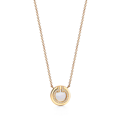 Tiffany T – Diamant- und Perlmutt-Kreisanhänger in Gelbgold